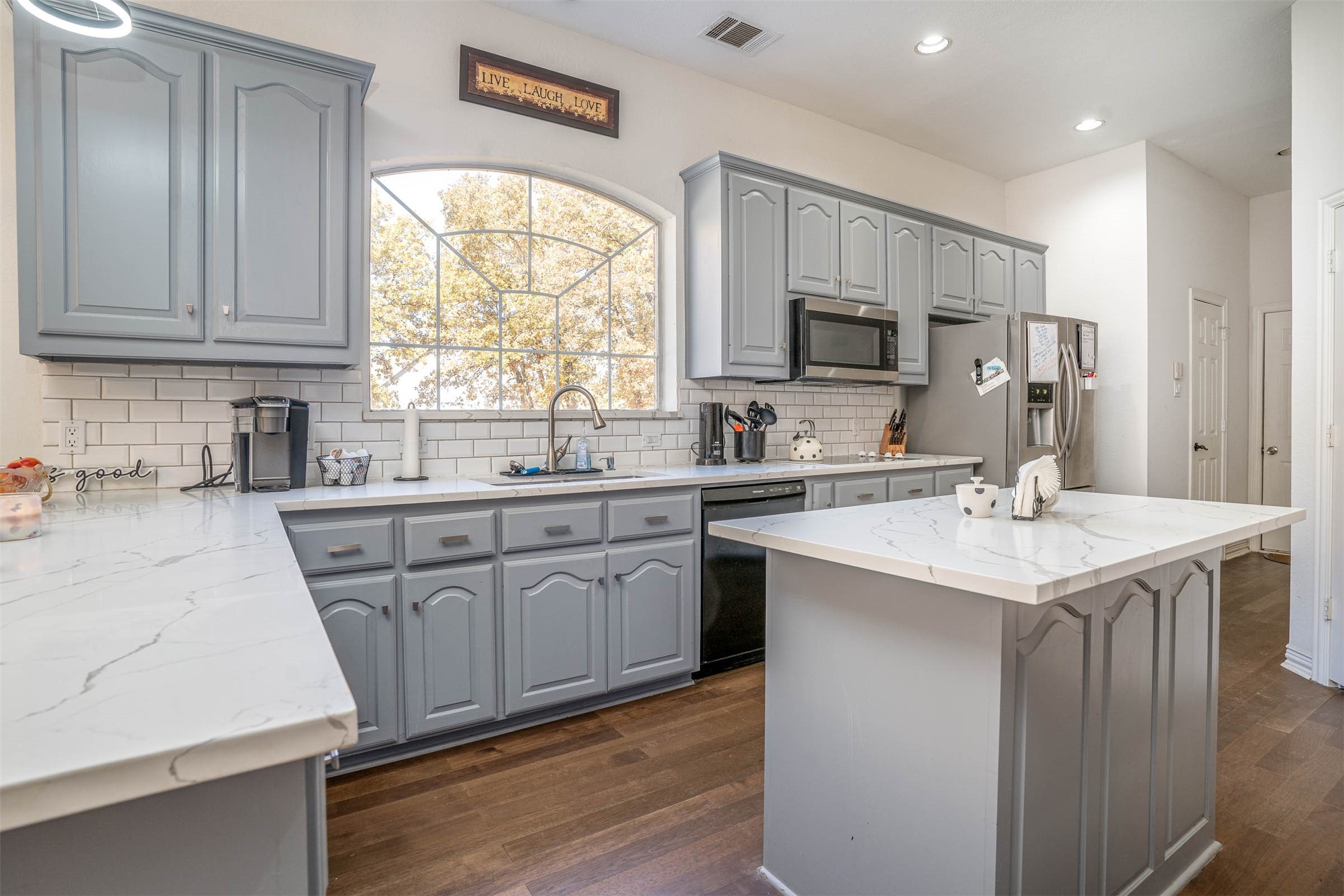 230 River Oaks Drive Combine TX 75159