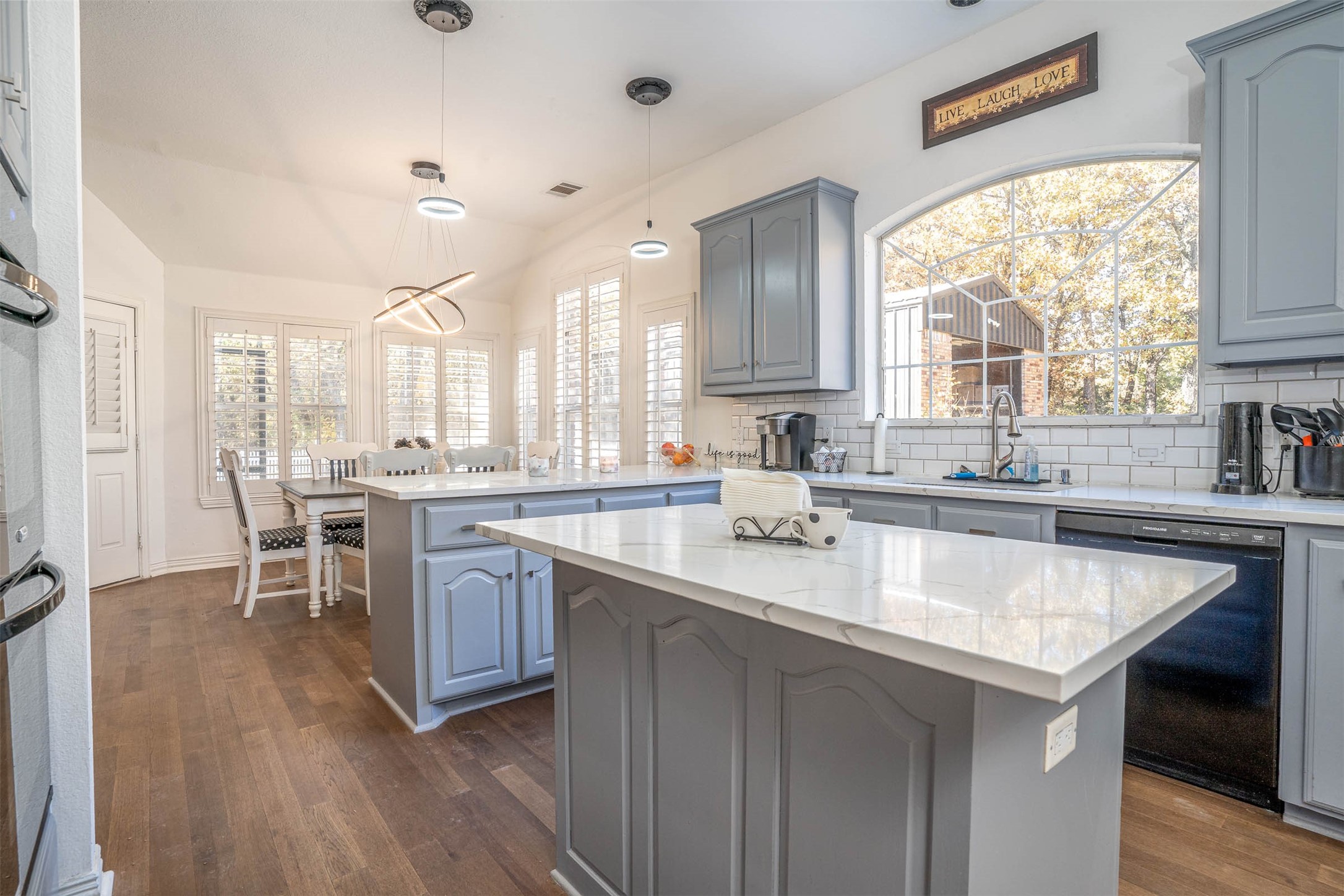 230 River Oaks Drive Combine TX 75159