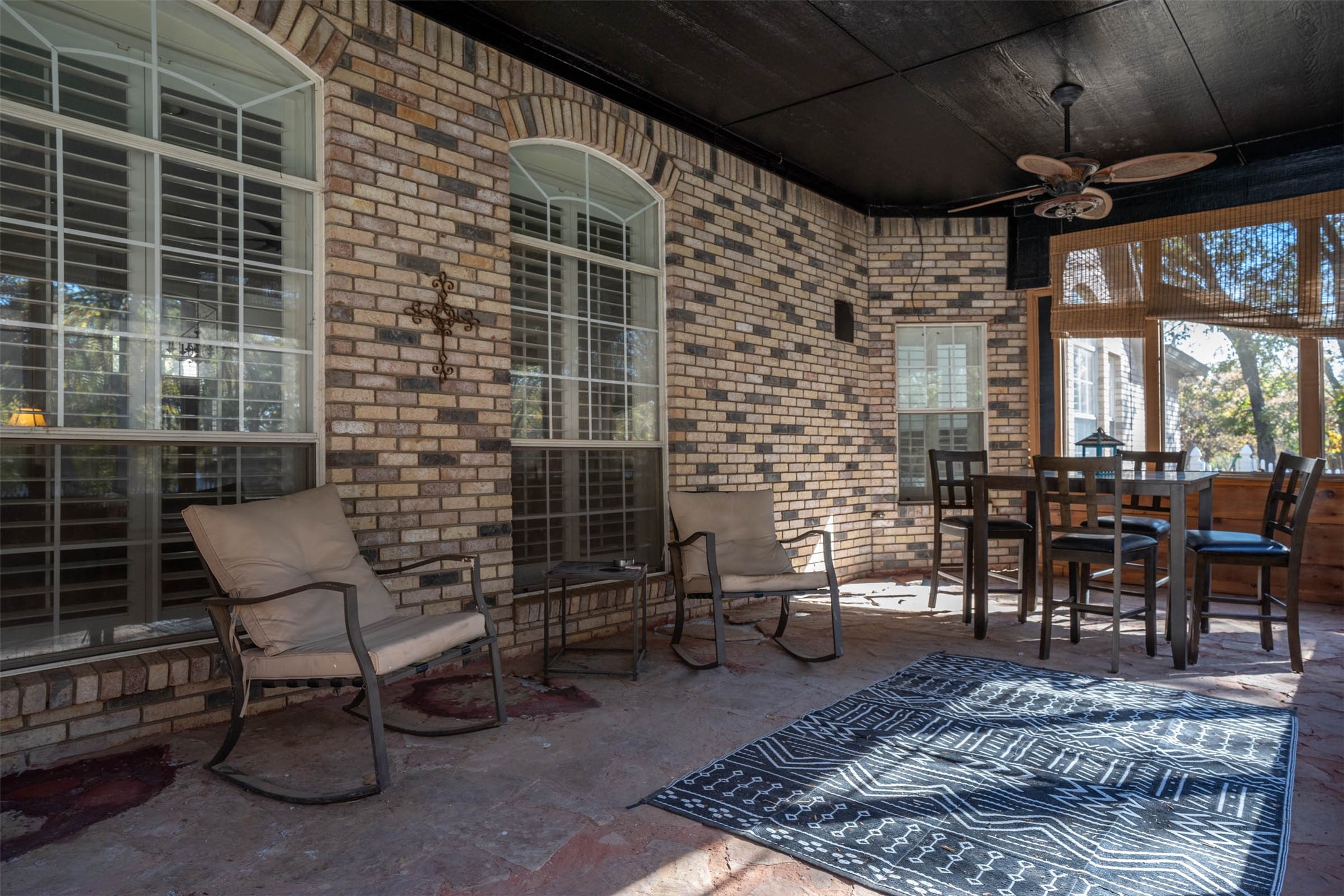 230 River Oaks Drive Combine TX 75159