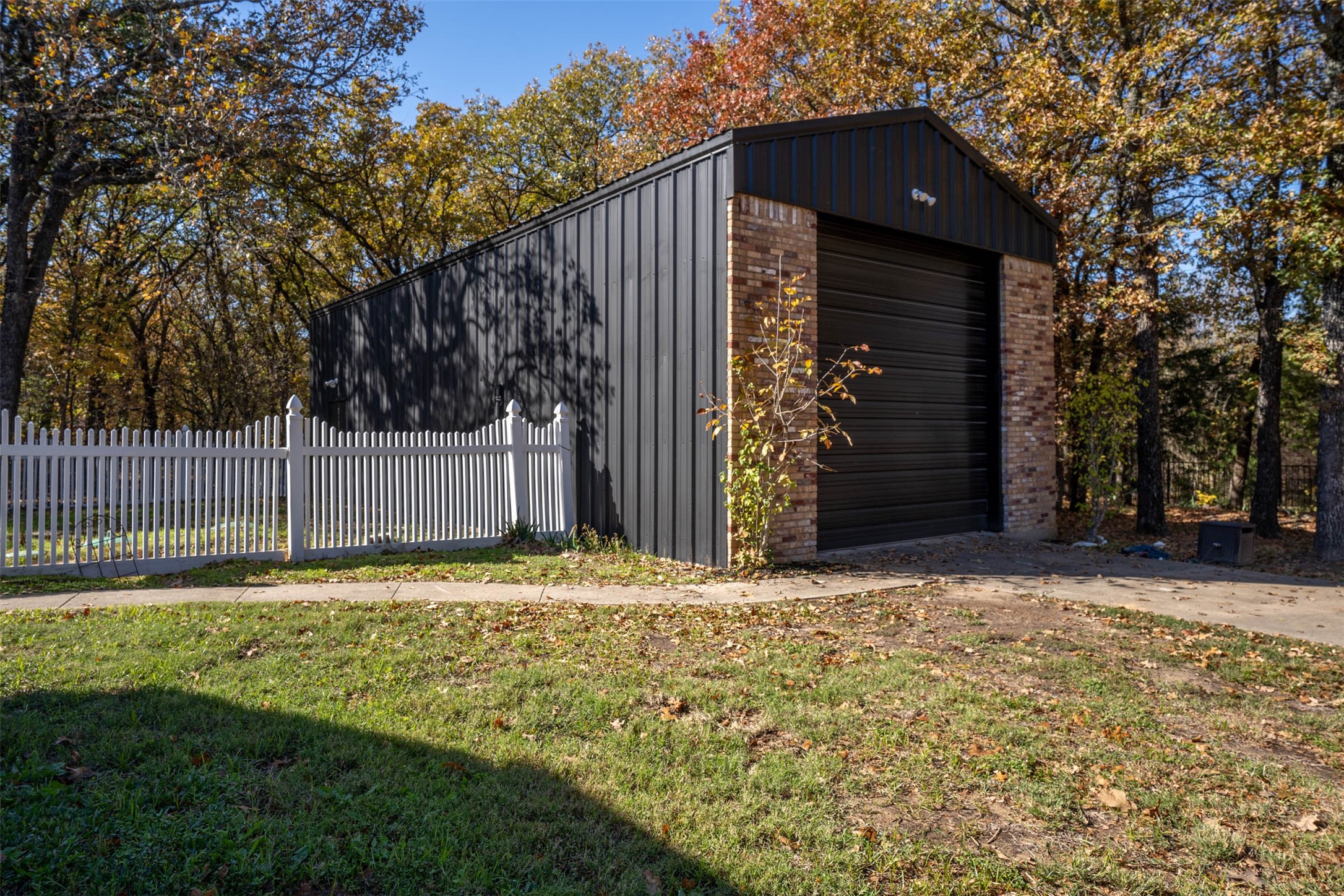 230 River Oaks Drive Combine TX 75159