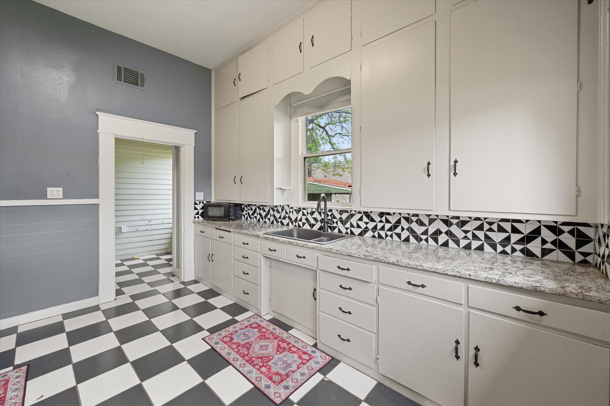 607 W Brown Street Ennis TX 75119