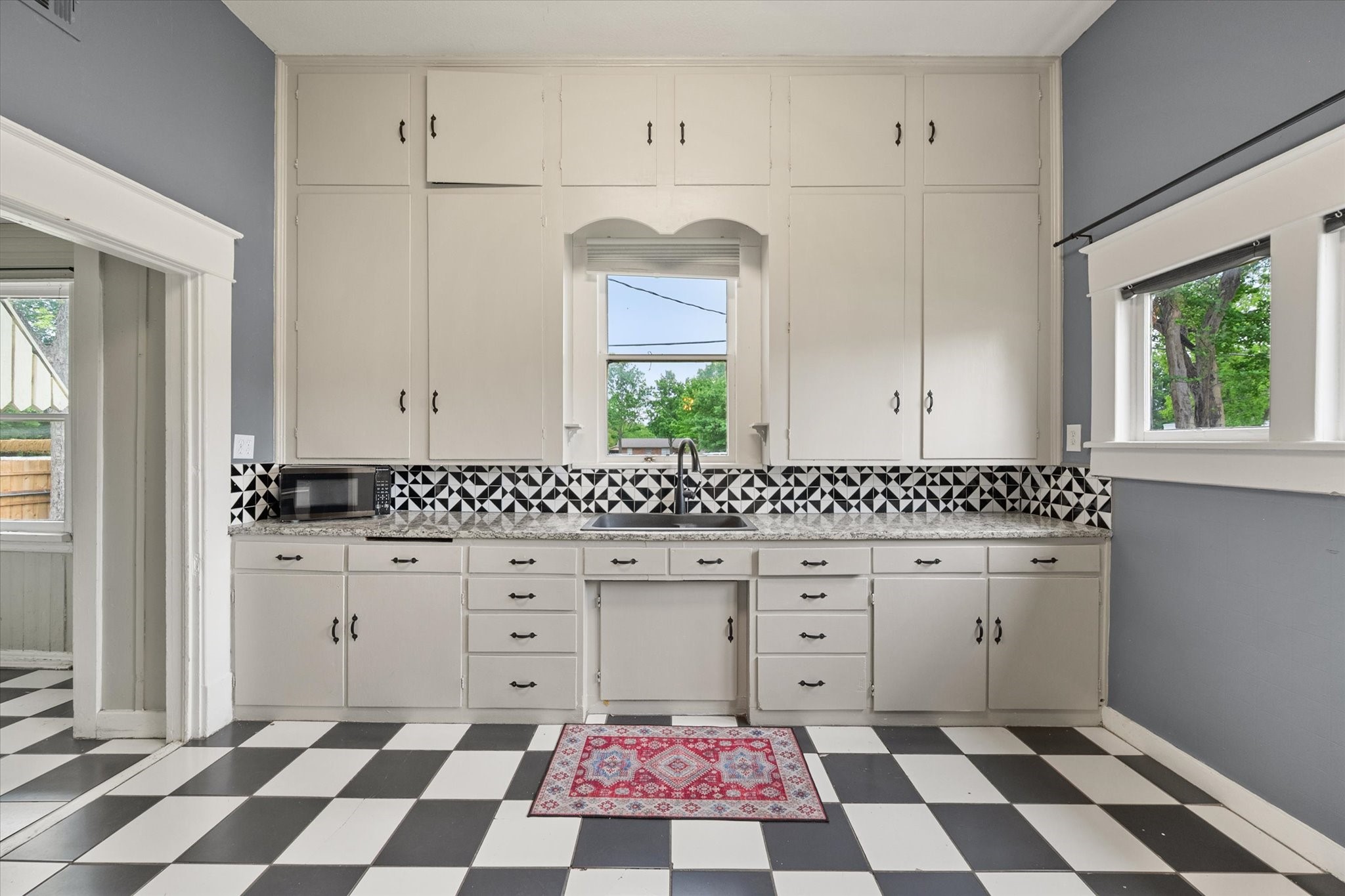 607 W Brown Street Ennis TX 75119