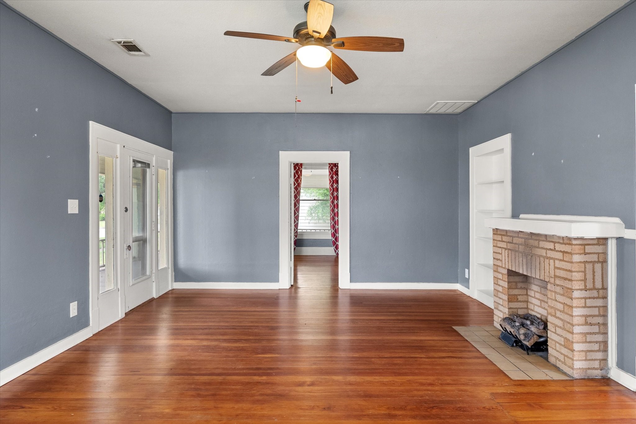 607 W Brown Street Ennis TX 75119