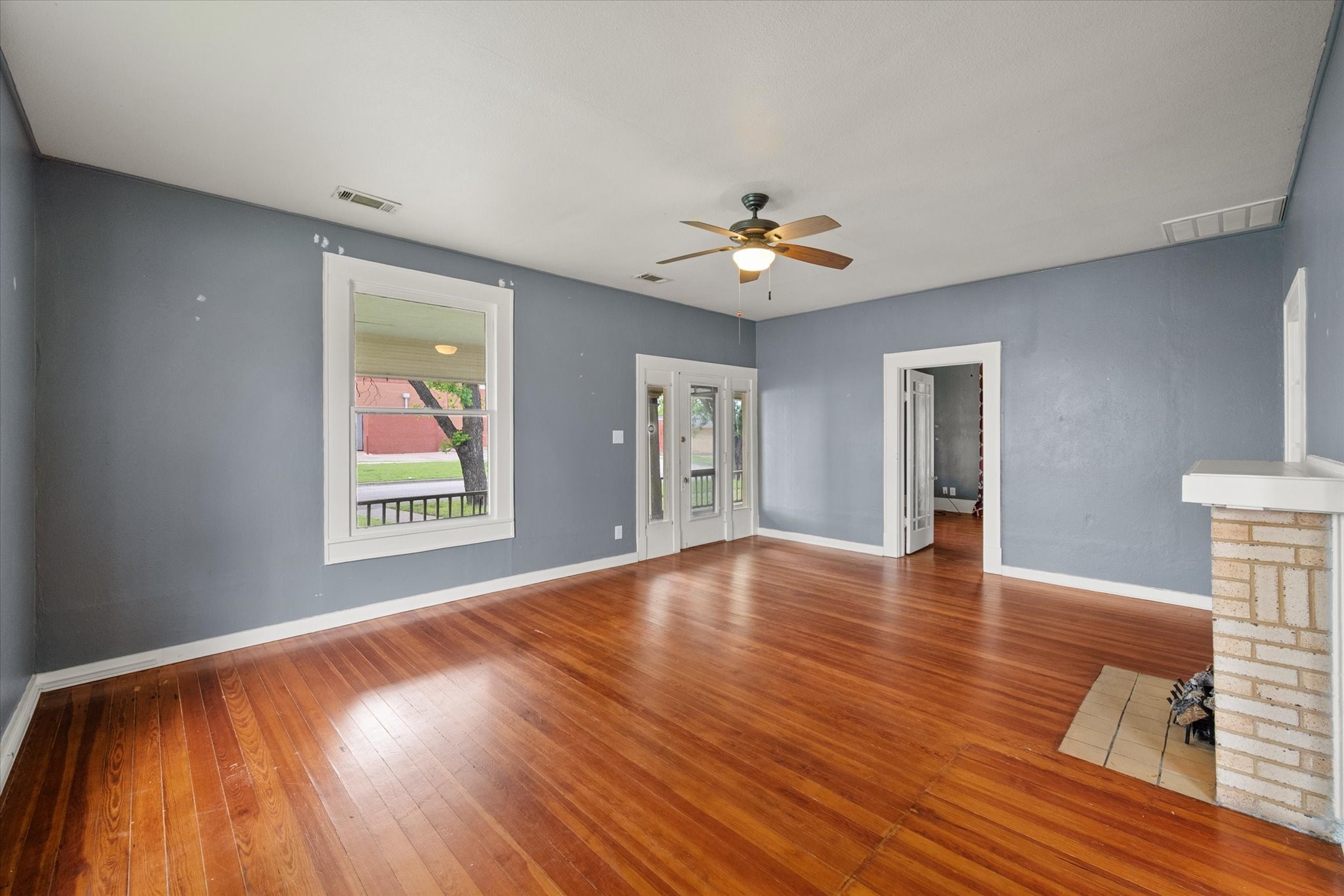 607 W Brown Street Ennis TX 75119