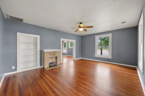 607 W Brown Street Ennis TX 75119