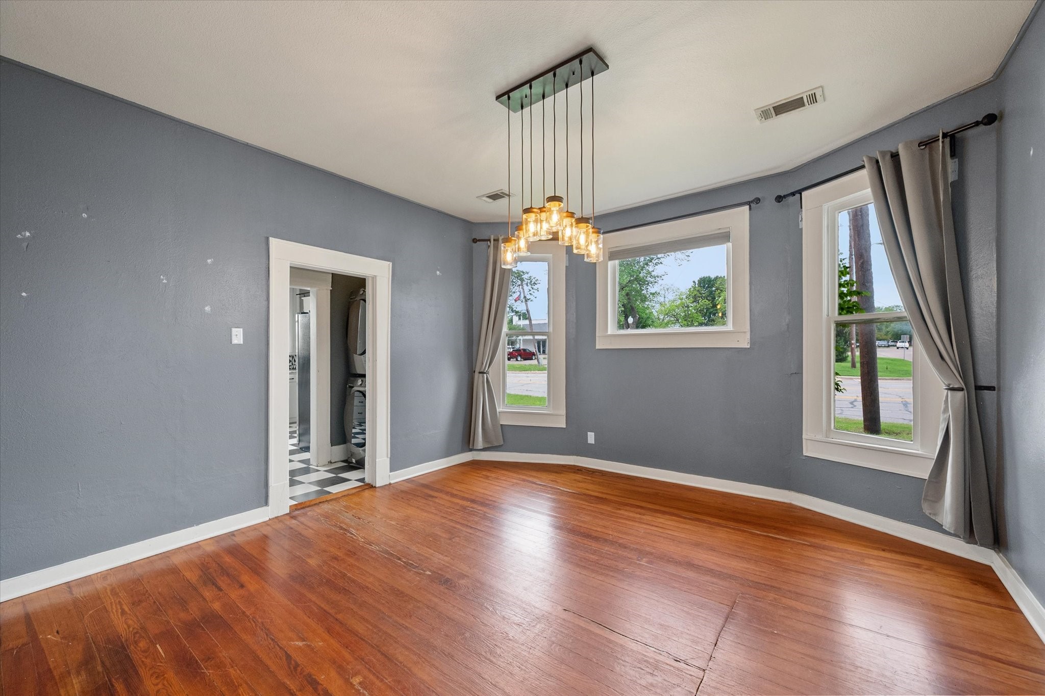 607 W Brown Street Ennis TX 75119