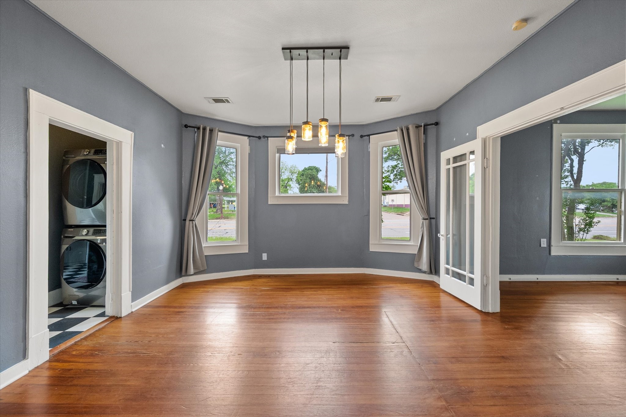 607 W Brown Street Ennis TX 75119