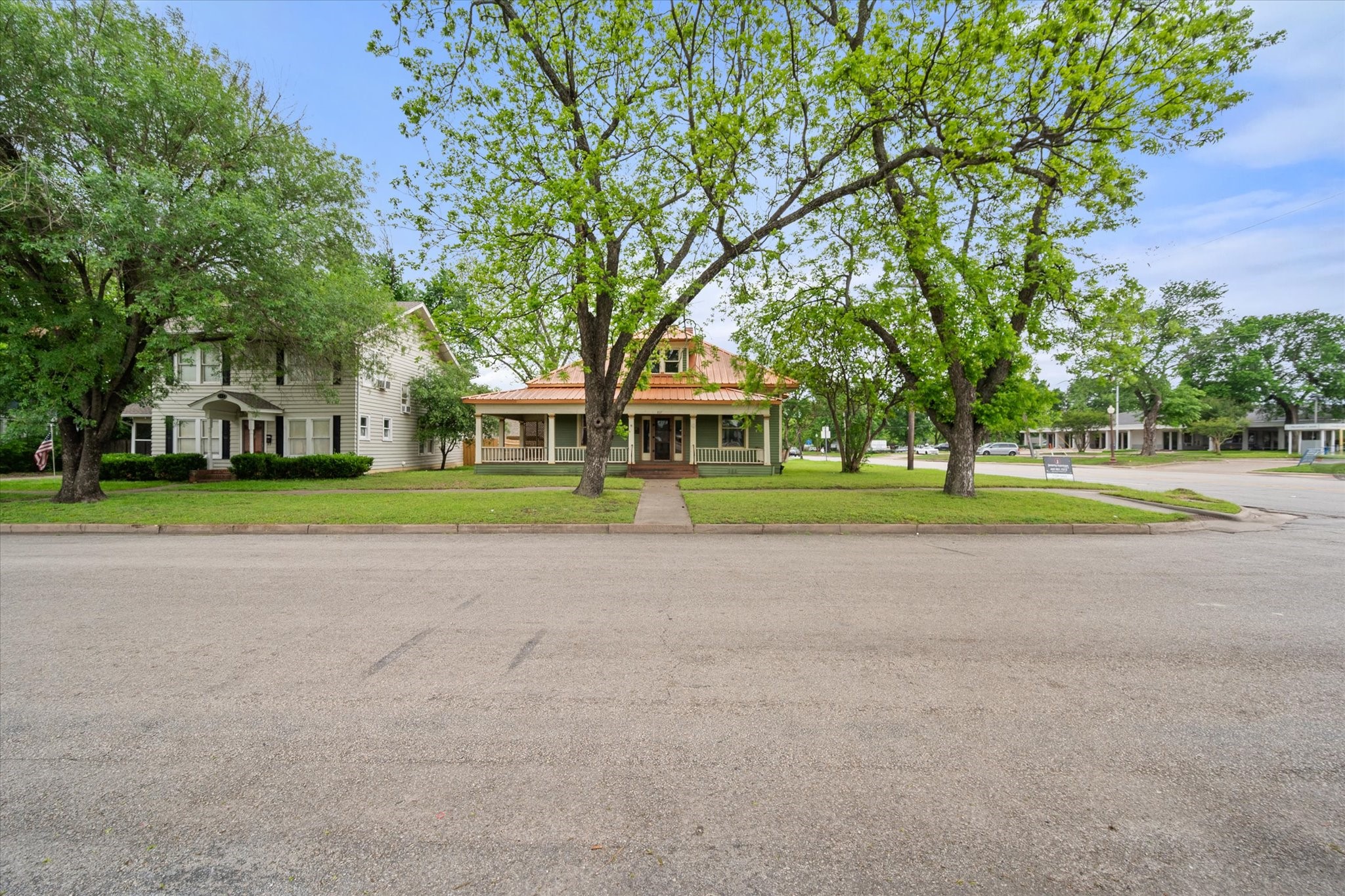 607 W Brown Street Ennis TX 75119