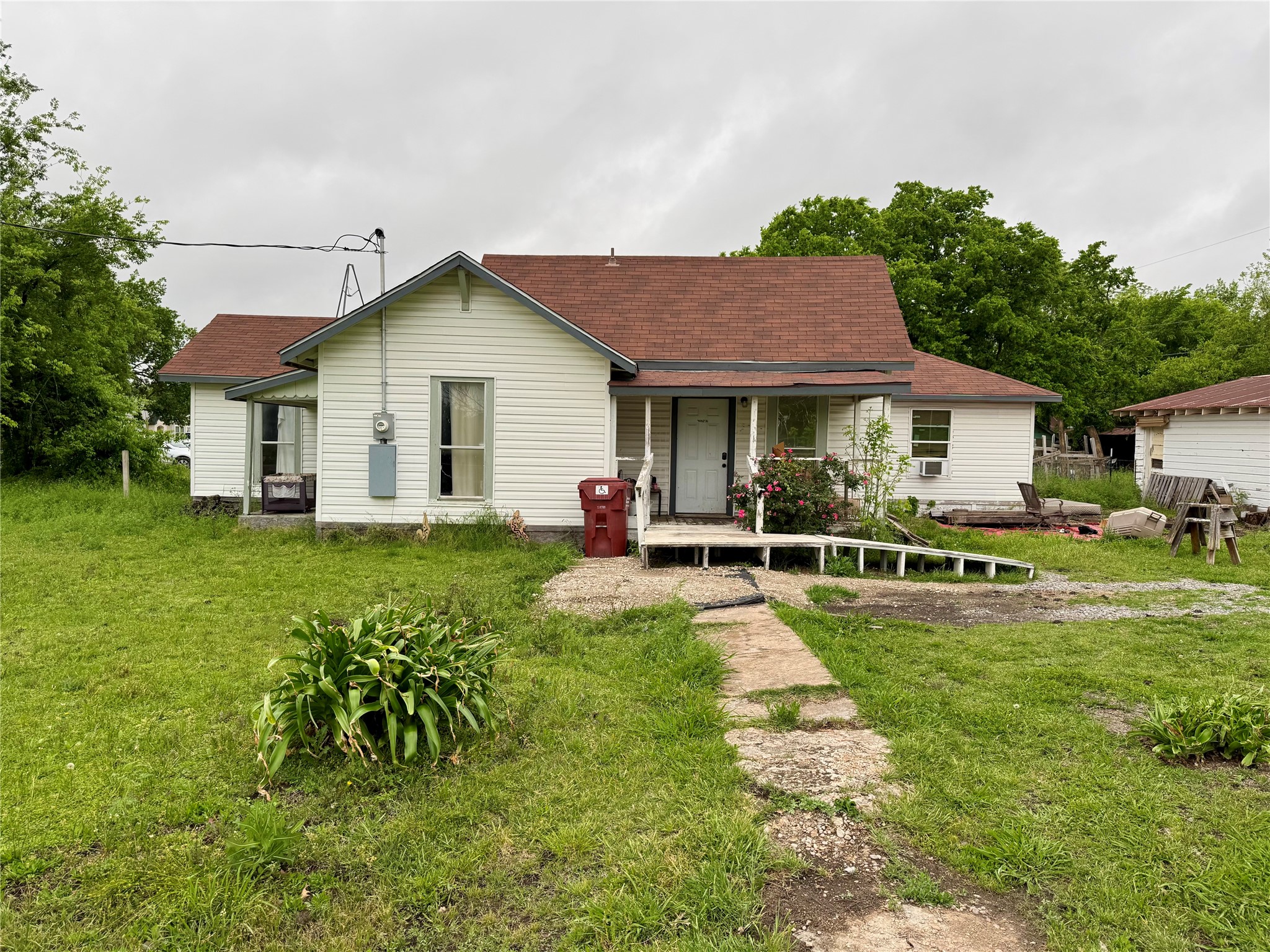 207 S Cedar Street Leonard TX 75452