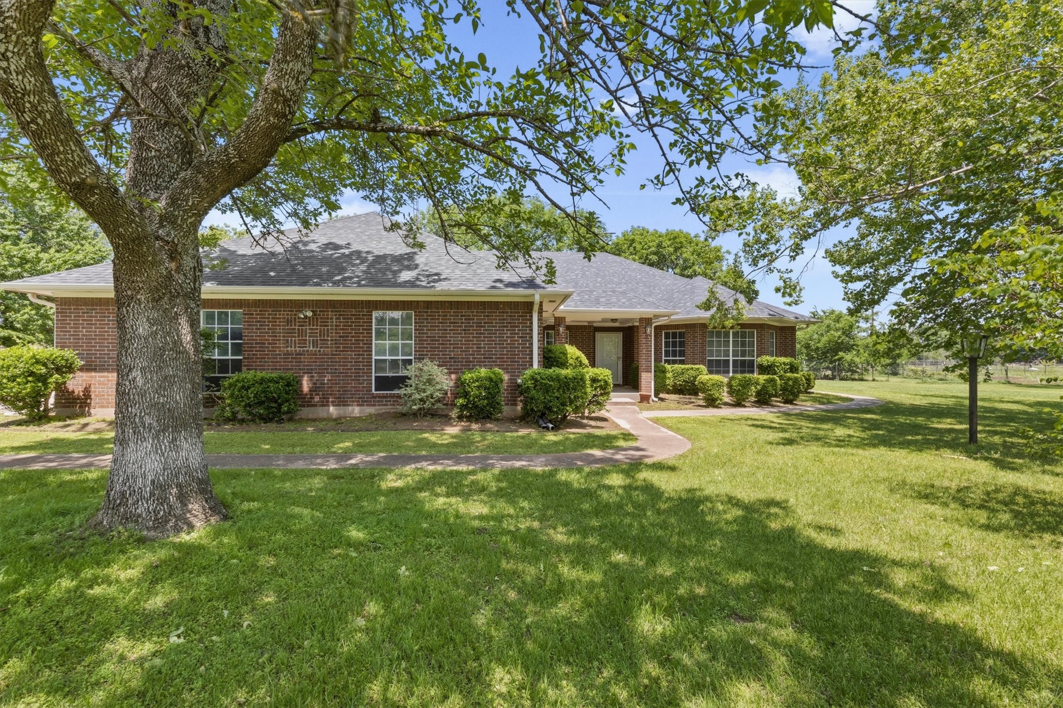 219 Friends Road Denison TX 75021
