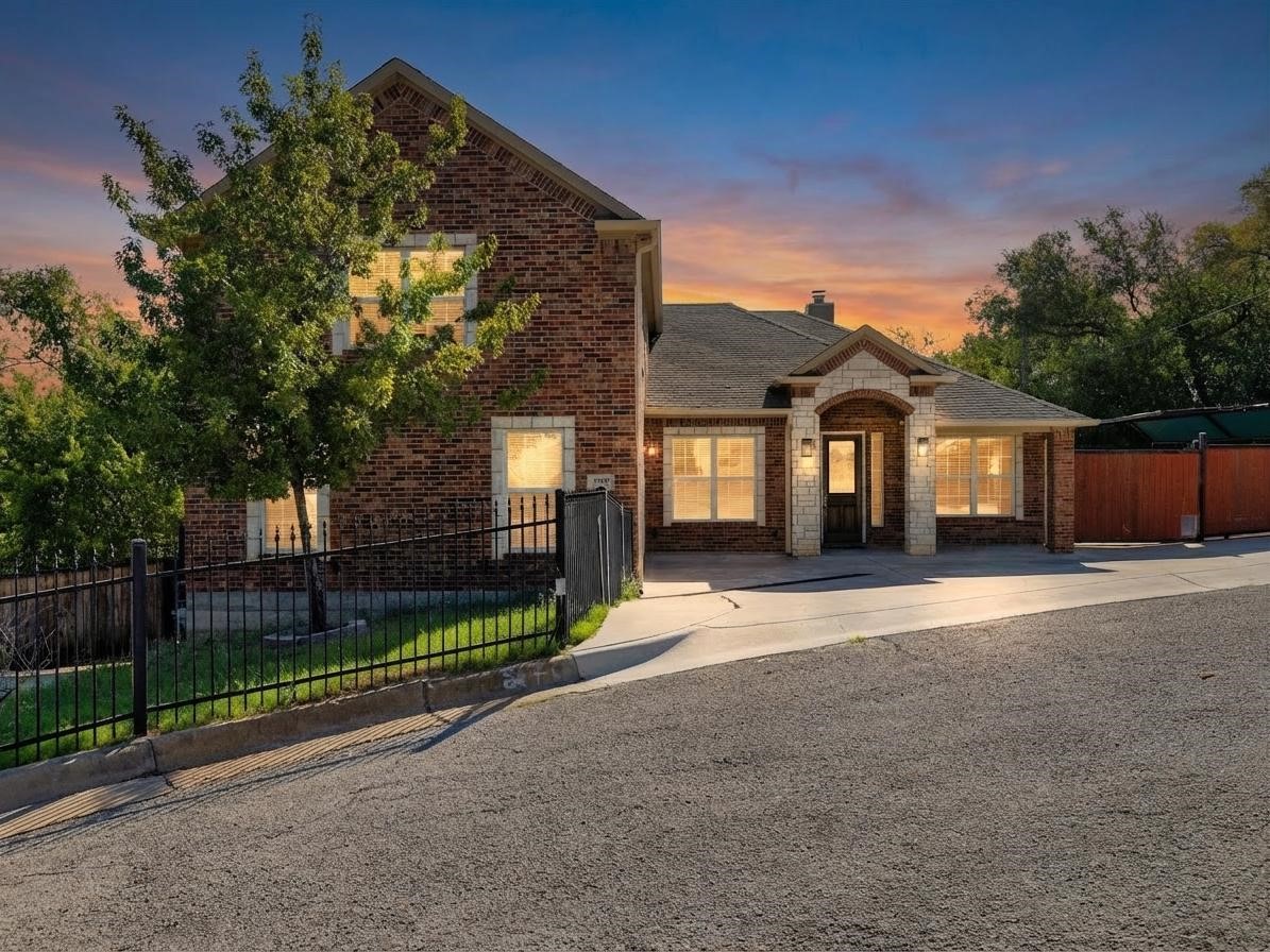 2700 Refugio Avenue Fort Worth TX 76164