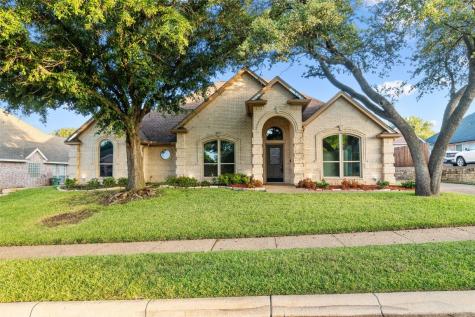 1221 Woodvale Drive Bedford TX 76021