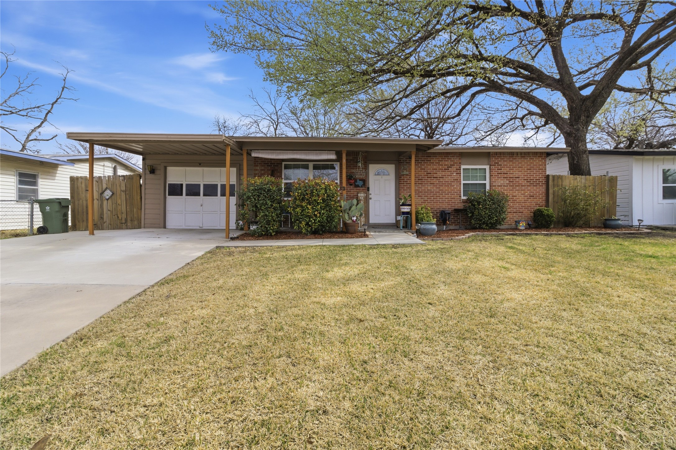 1419 Swiss Street Arlington TX 76010