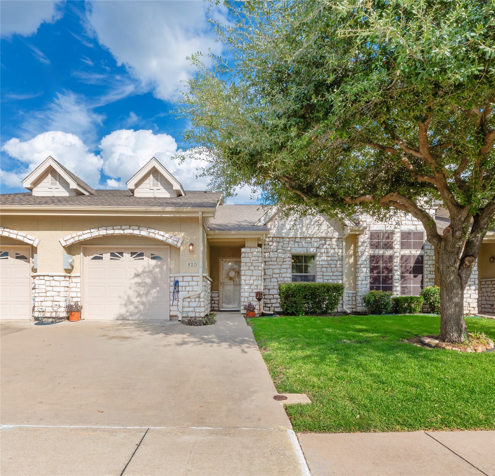 820 Kitty Hawk Lane Grand Prairie TX 75051