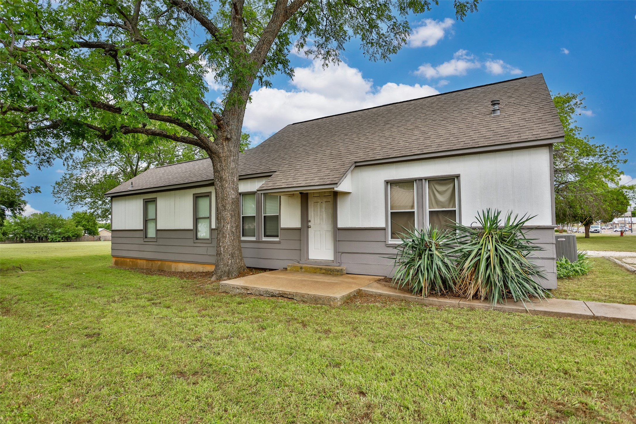 322&410 E Division Street Muenster TX 76252