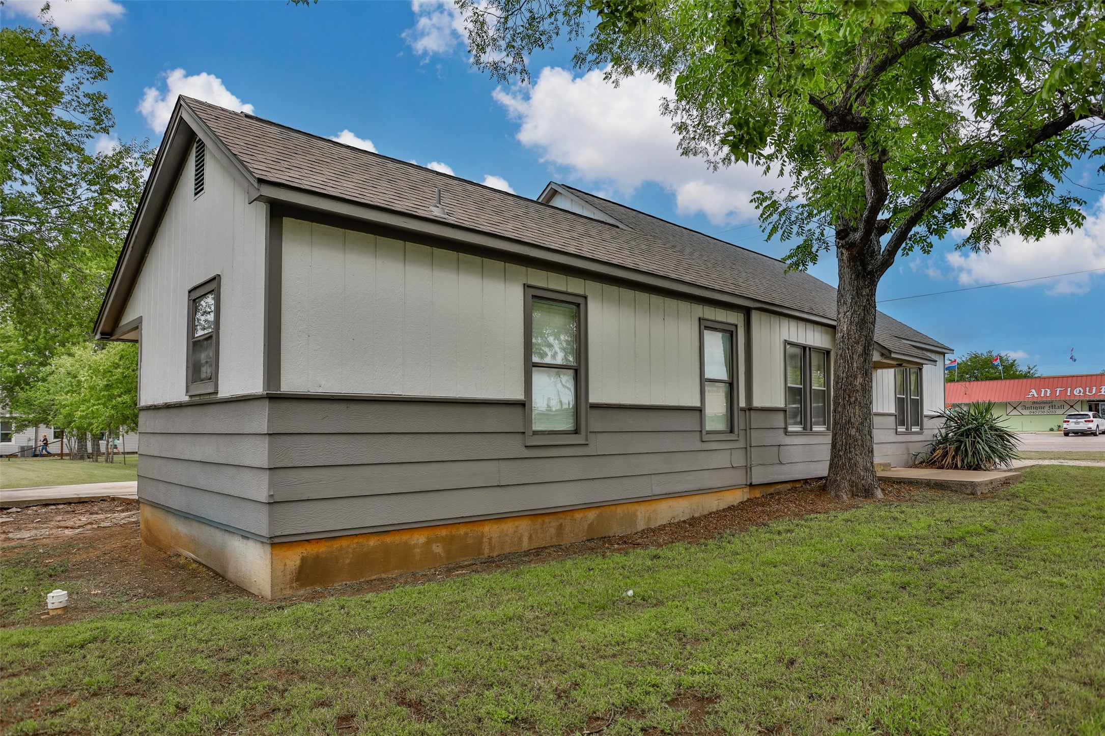 322&410 E Division Street Muenster TX 76252