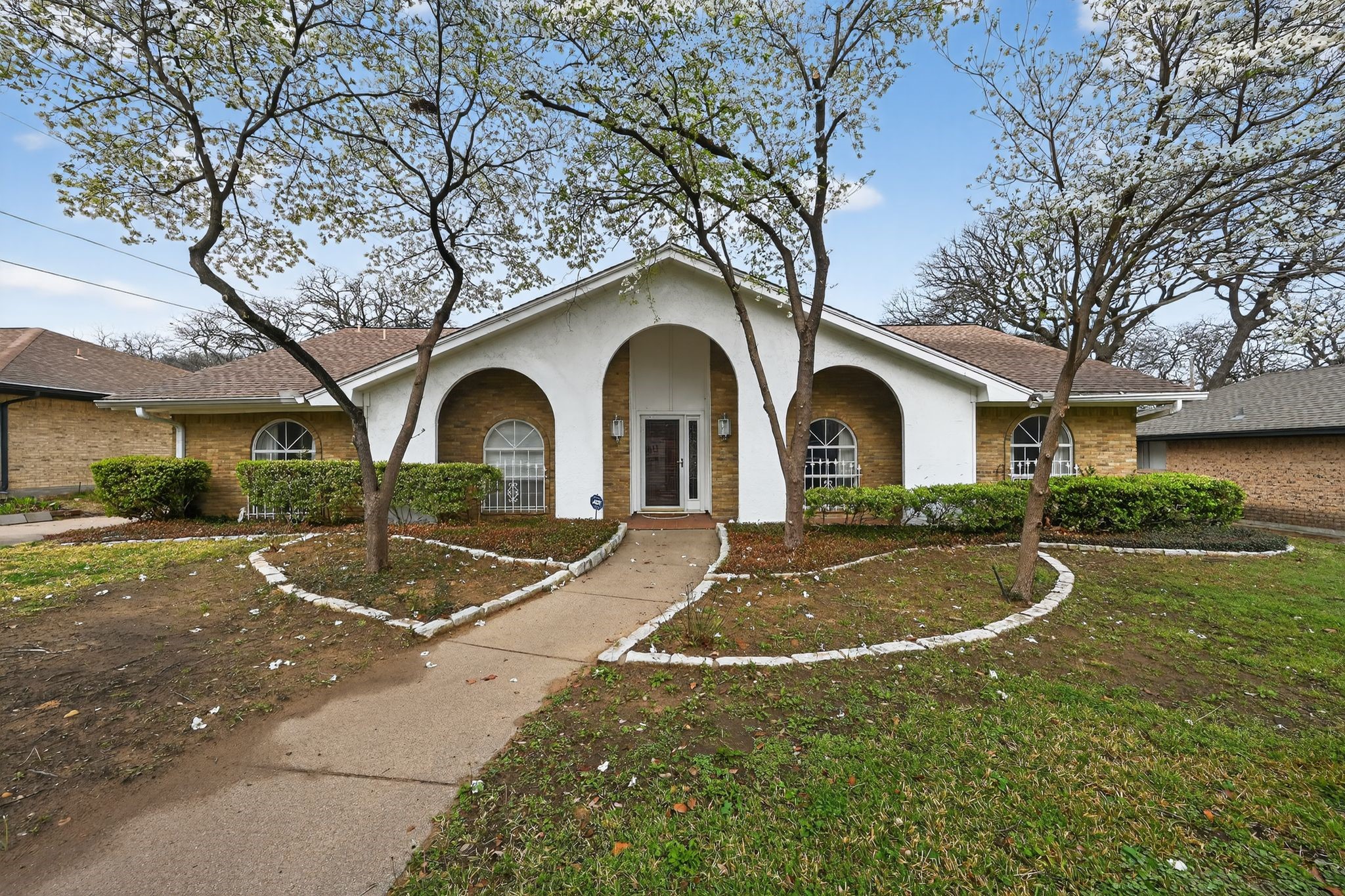 704 Castlewood Lane Arlington TX 76012