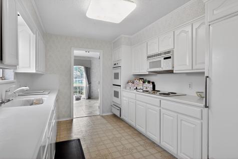 704 Castlewood Lane Arlington TX 76012