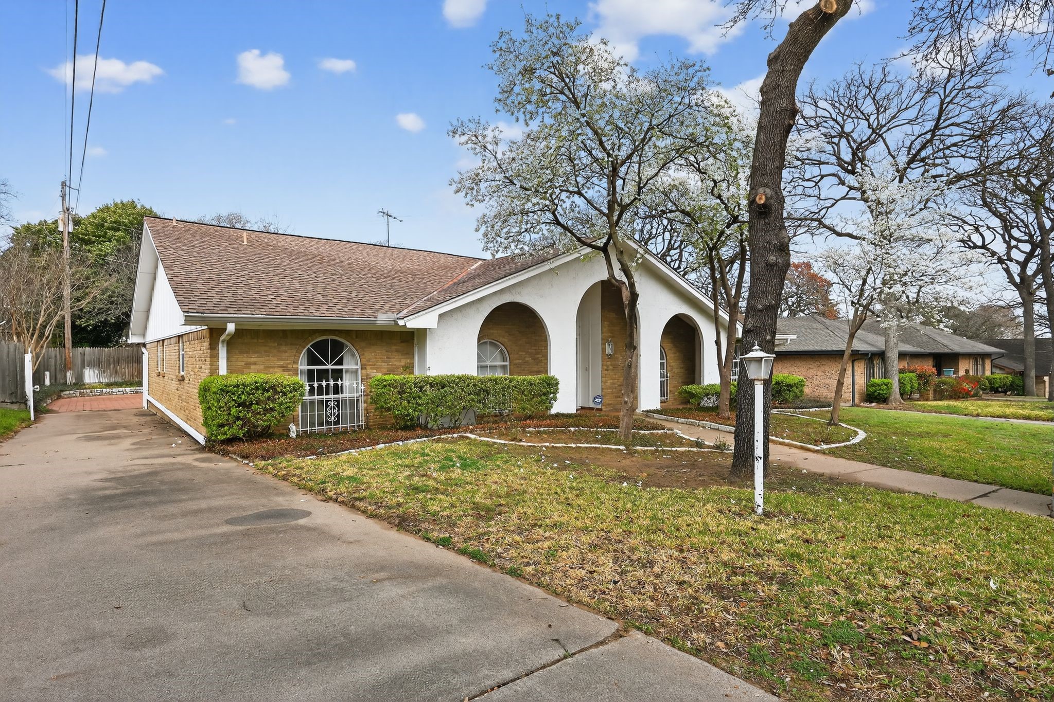 704 Castlewood Lane Arlington TX 76012