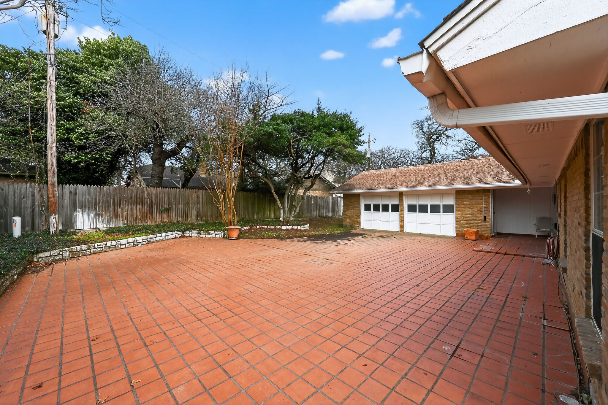 704 Castlewood Lane Arlington TX 76012