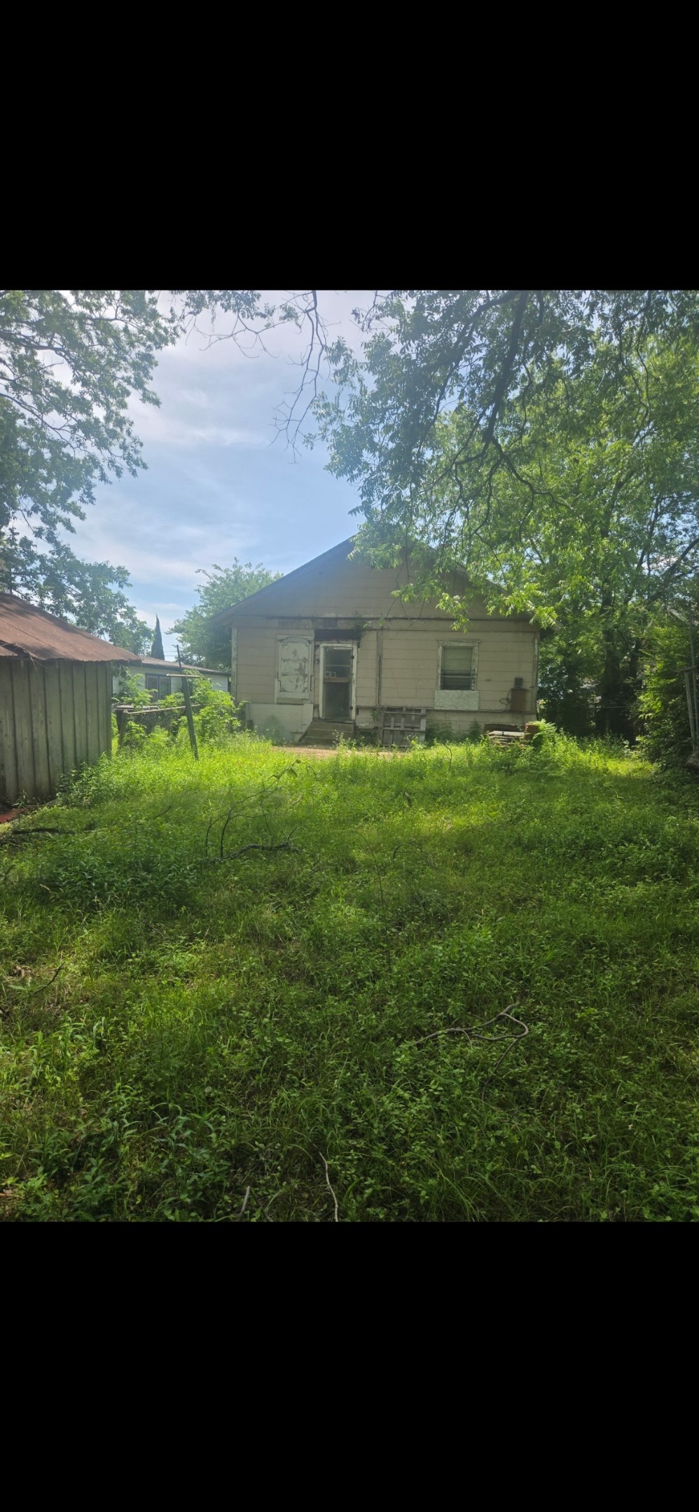 1511 Iowa Dallas TX 75216