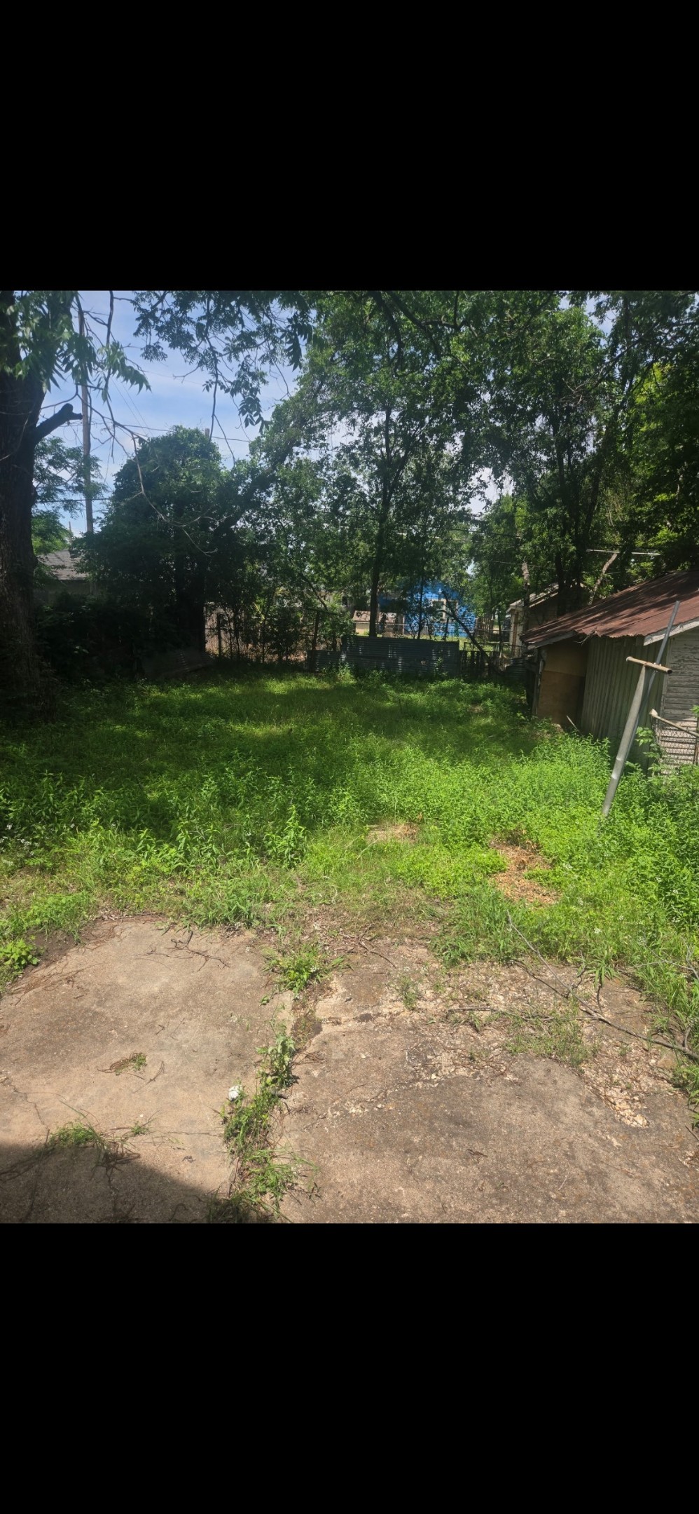 1511 Iowa Dallas TX 75216