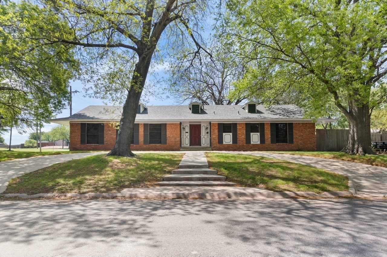 800 Western Hills Drive Sherman TX 75092