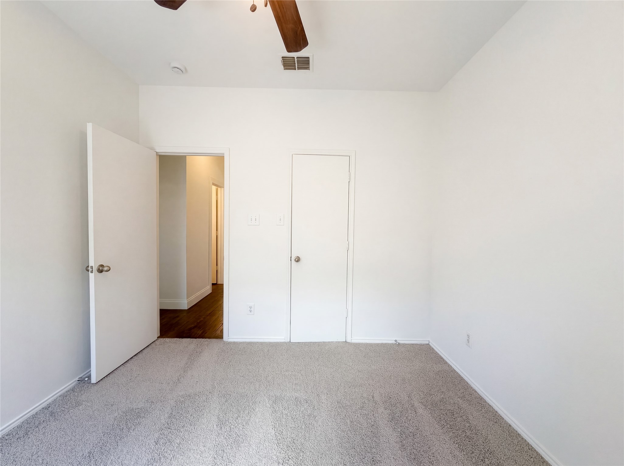 2563 Taos Drive Grand Prairie TX 75051