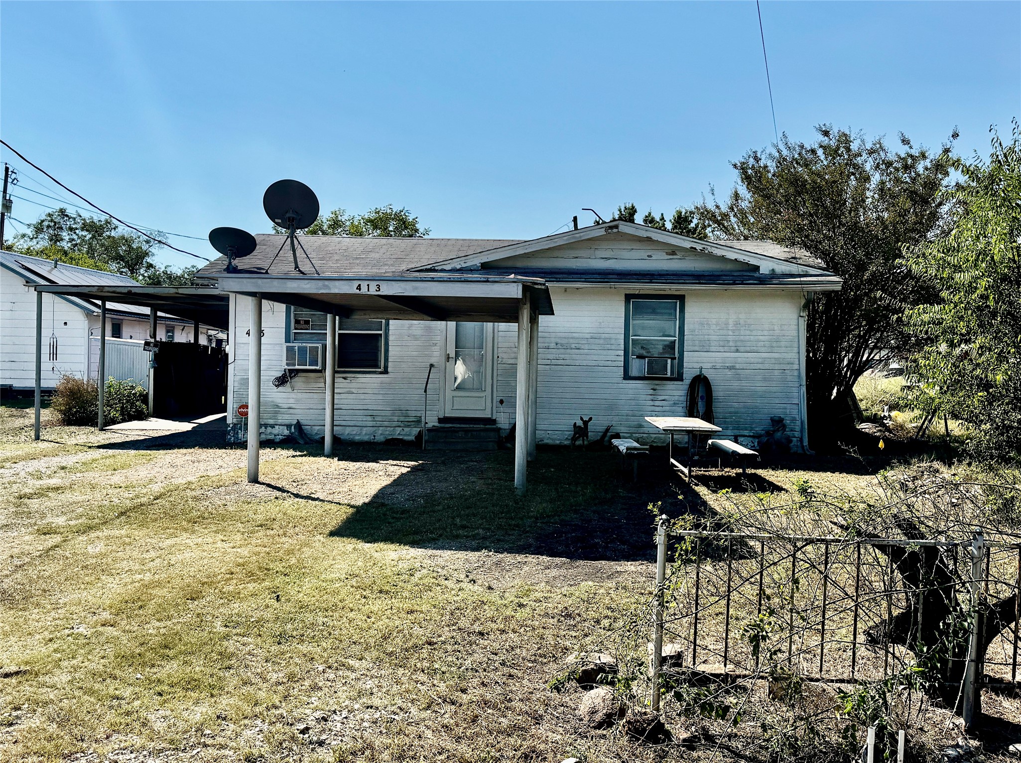 413 E Locust Street Whitewright TX 75491