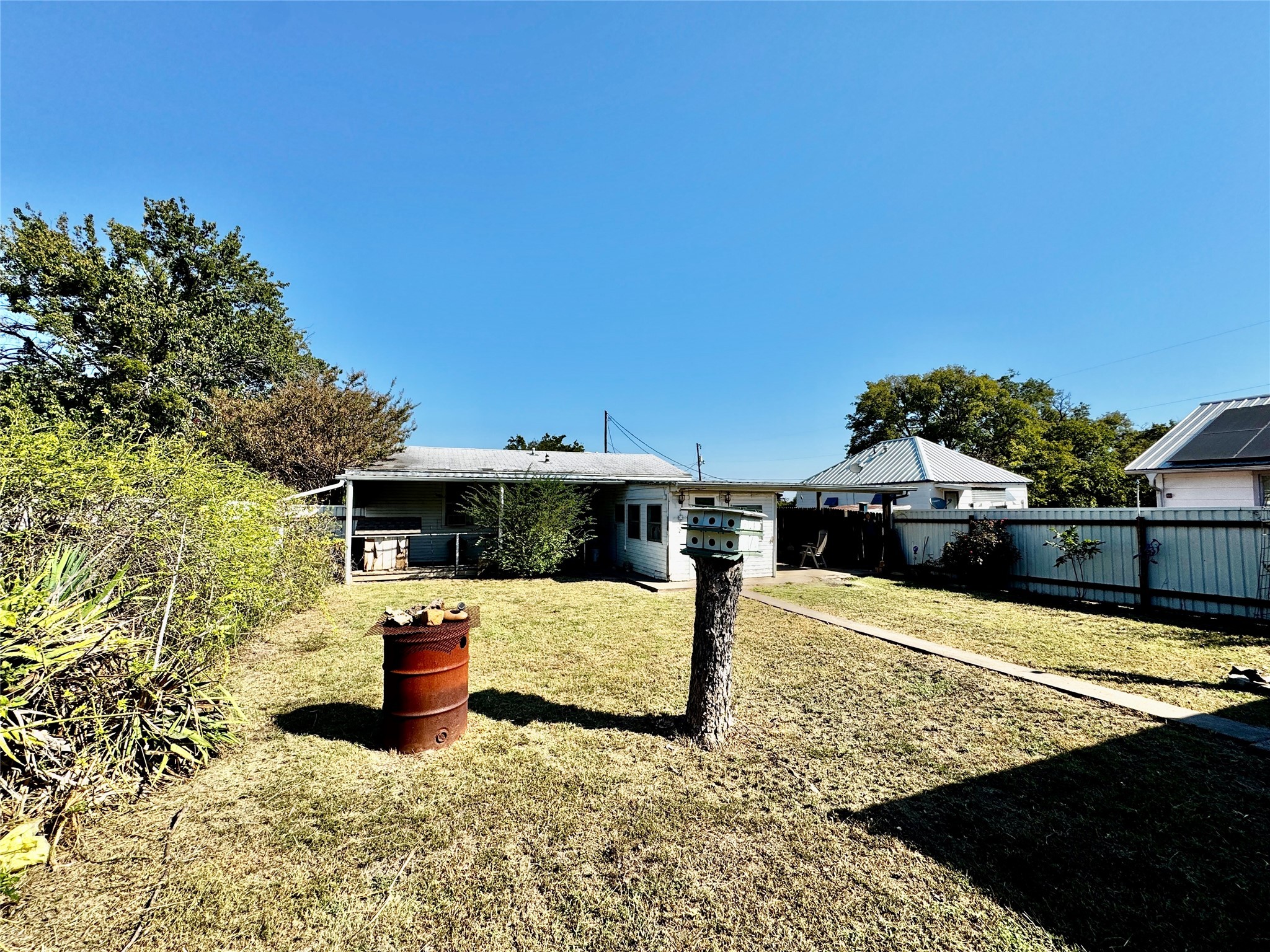 413 E Locust Street Whitewright TX 75491