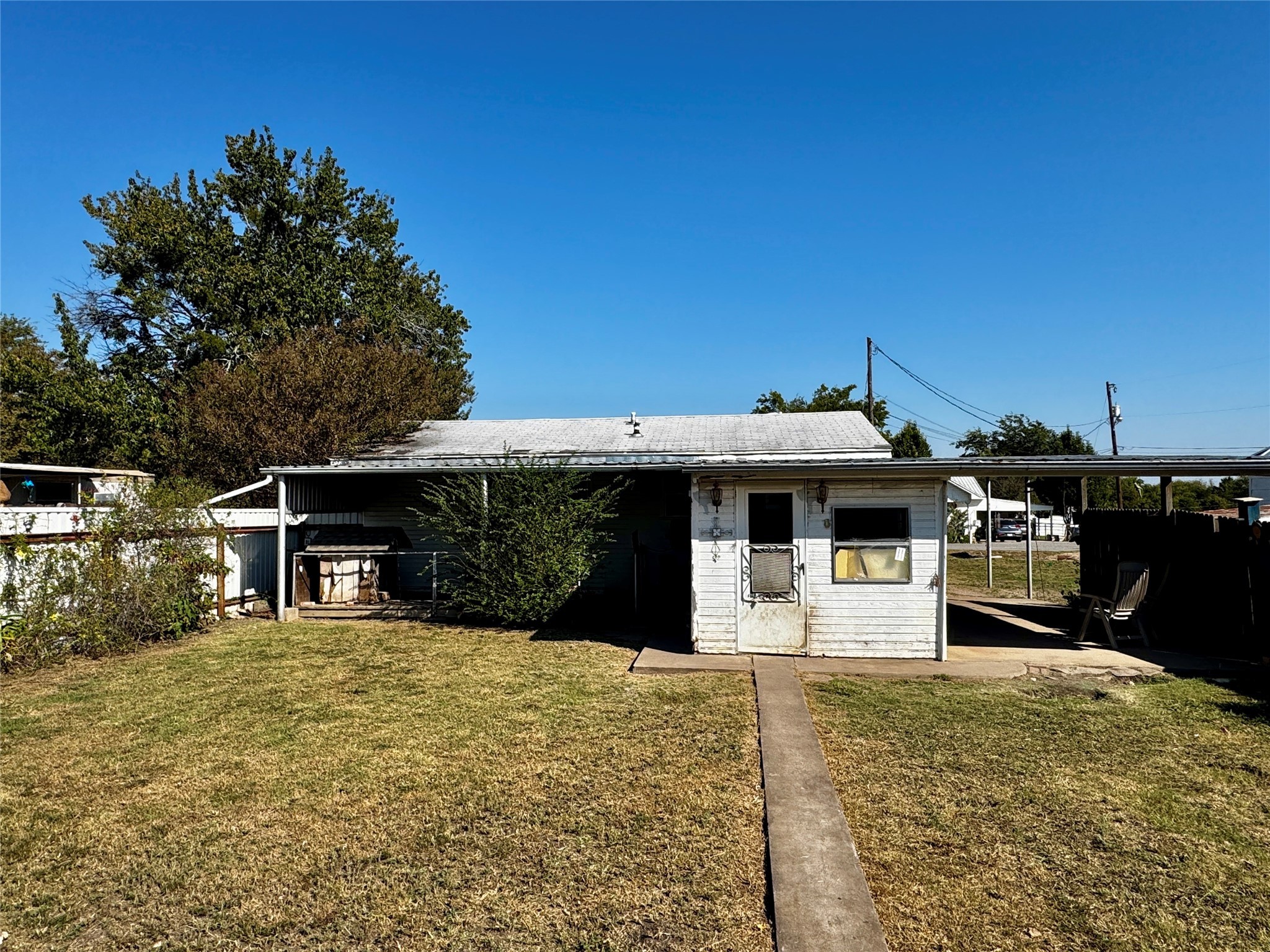 413 E Locust Street Whitewright TX 75491