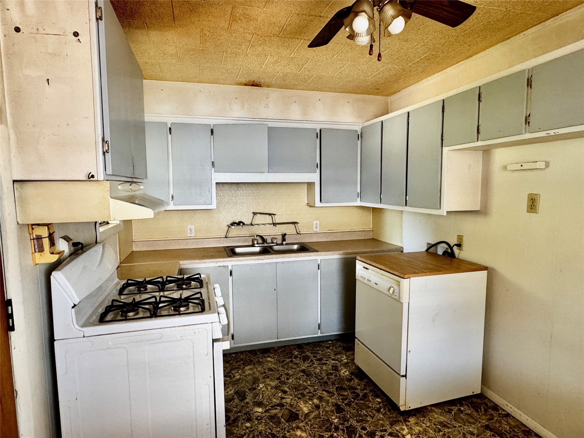 413 E Locust Street Whitewright TX 75491