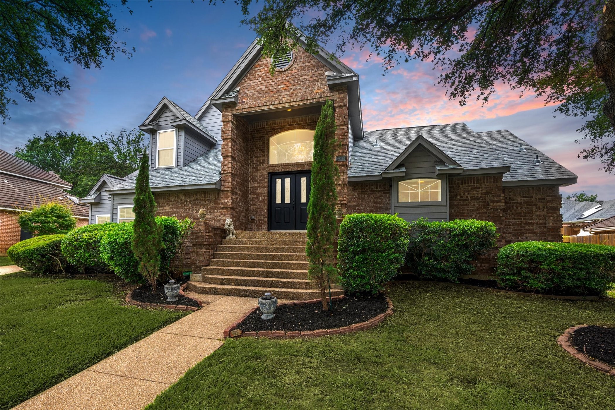 3233 Oakdale Drive Hurst TX 76054