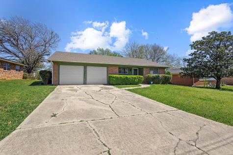 1306 Hillside Drive Gainesville TX 76240
