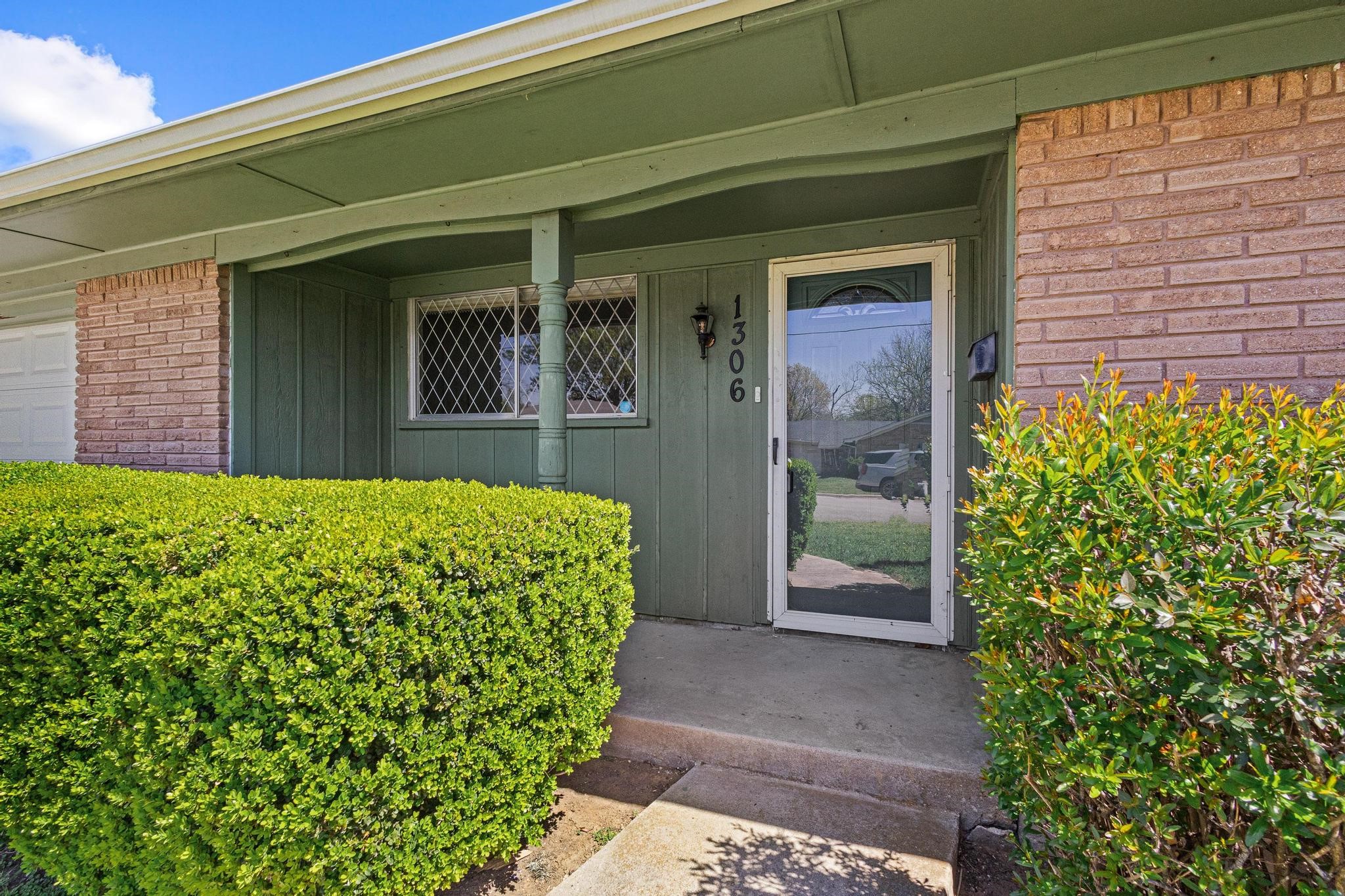 1306 Hillside Drive Gainesville TX 76240