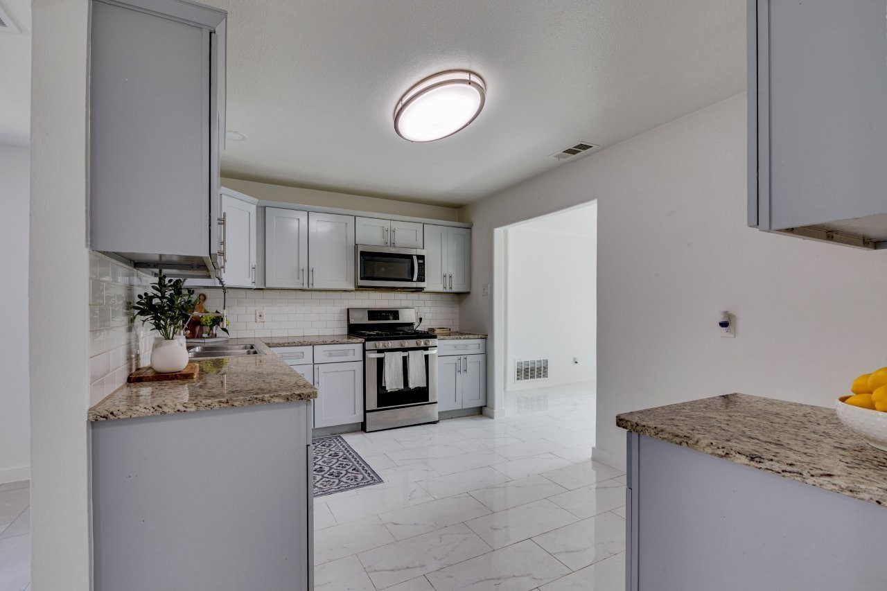 3831 Black Oak Drive Dallas TX 75241