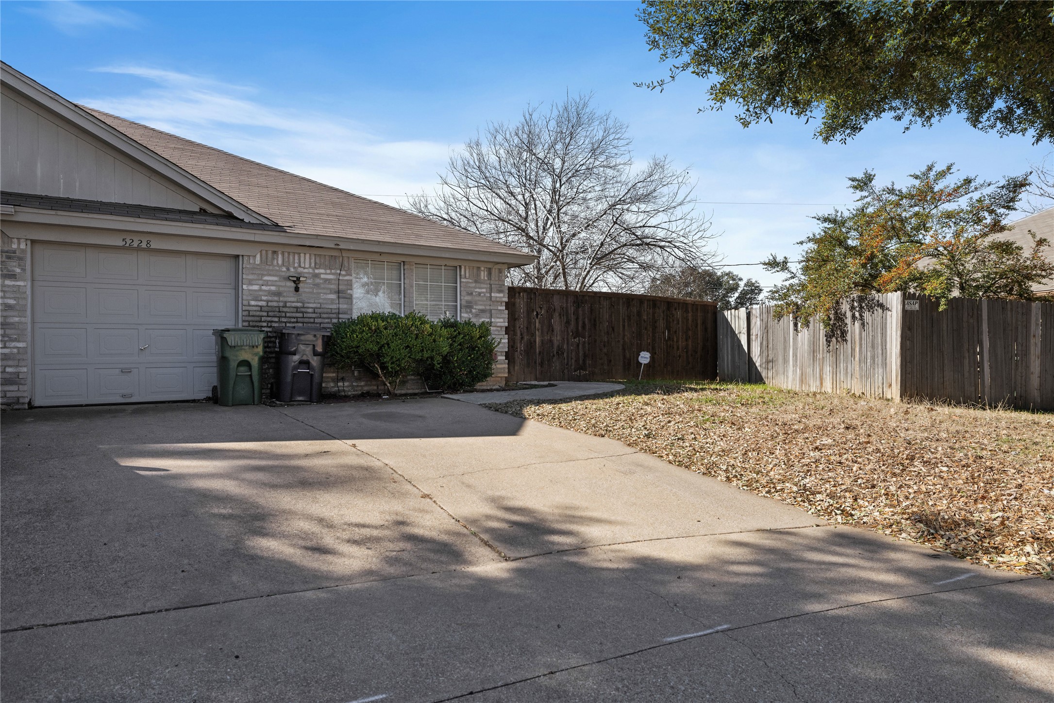 5228 Kelly Hill Drive Arlington TX 76017