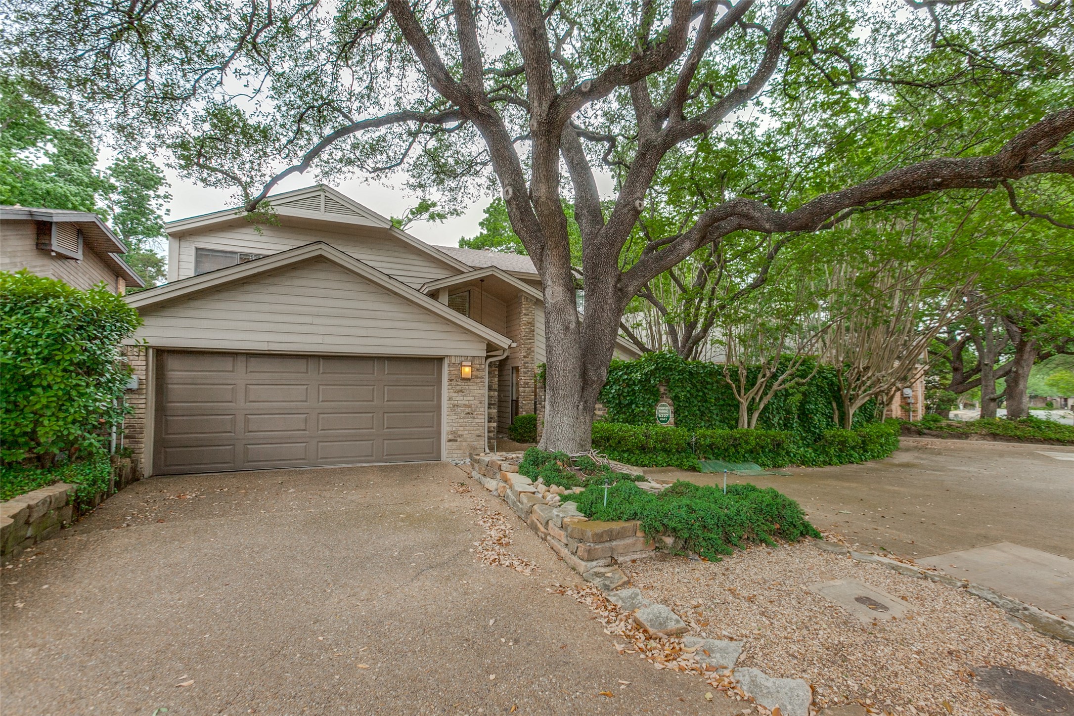 6227 Twin Oaks Circle Dallas TX 75240