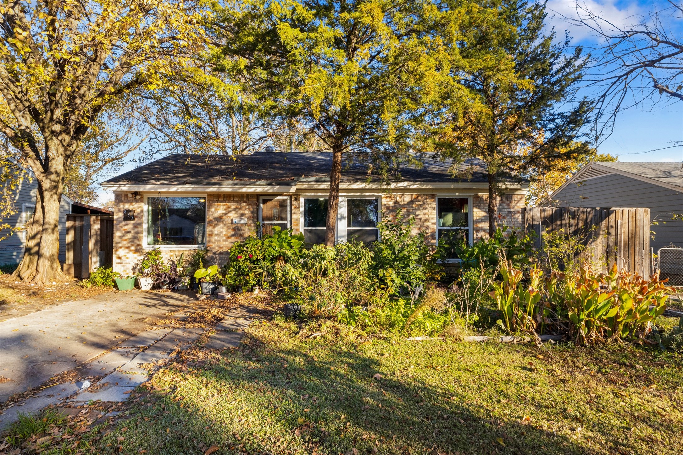 833 Dent Street Garland TX 75040
