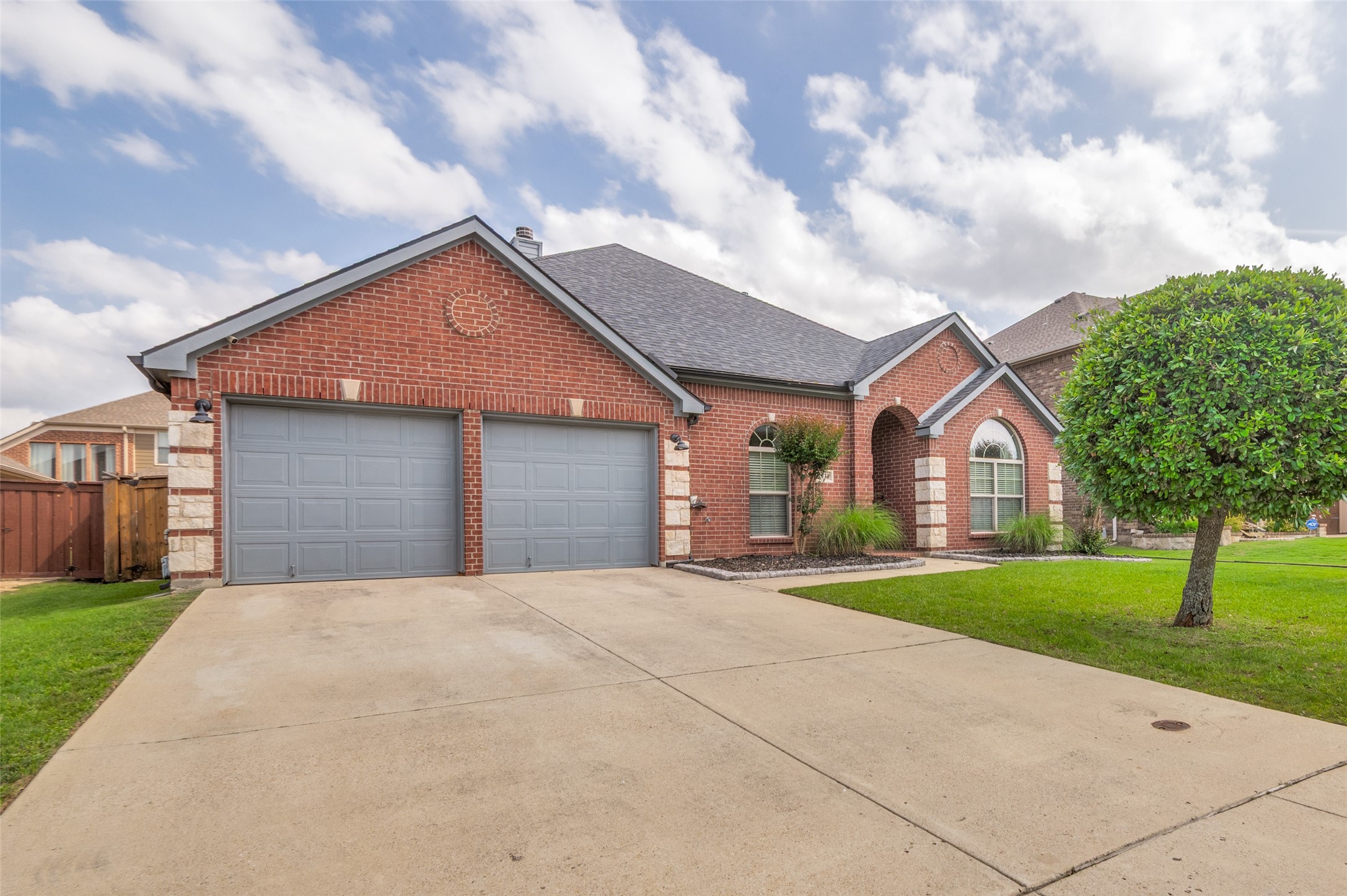 2731 Vela Grand Prairie TX 75054