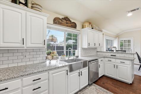 202 Colonial Heights Sanger TX 76266