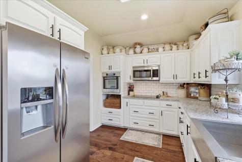 202 Colonial Heights Sanger TX 76266