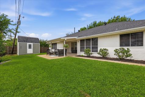 202 Colonial Heights Sanger TX 76266