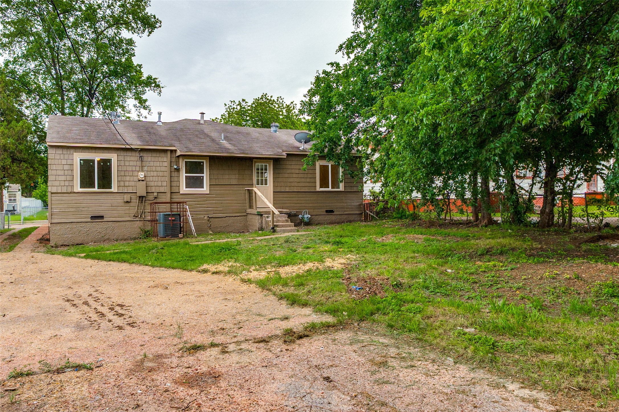 1821 Overhill Lane Dallas TX 75216