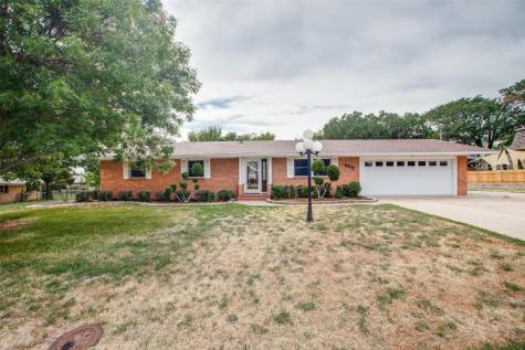 1002 Central Avenue Bowie TX 76230