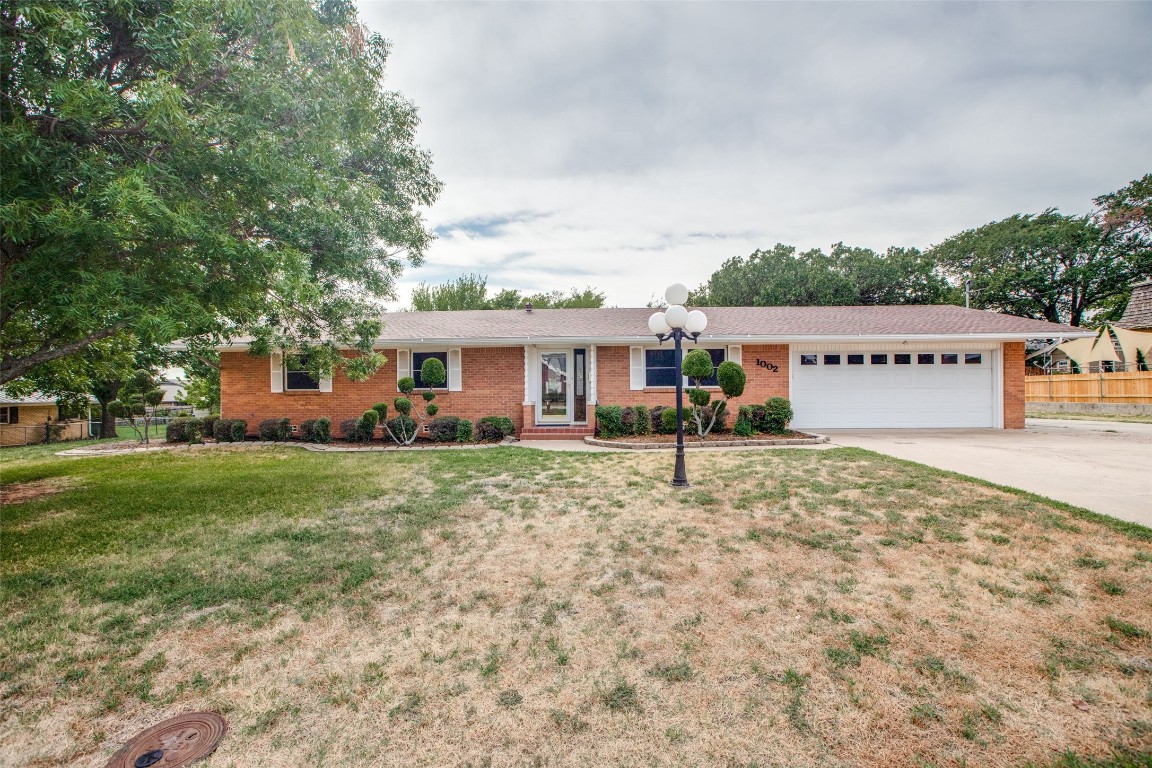 1002 Central Avenue Bowie TX 76230