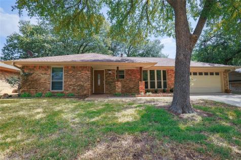 121 Bremen Drive Hurst TX 76054