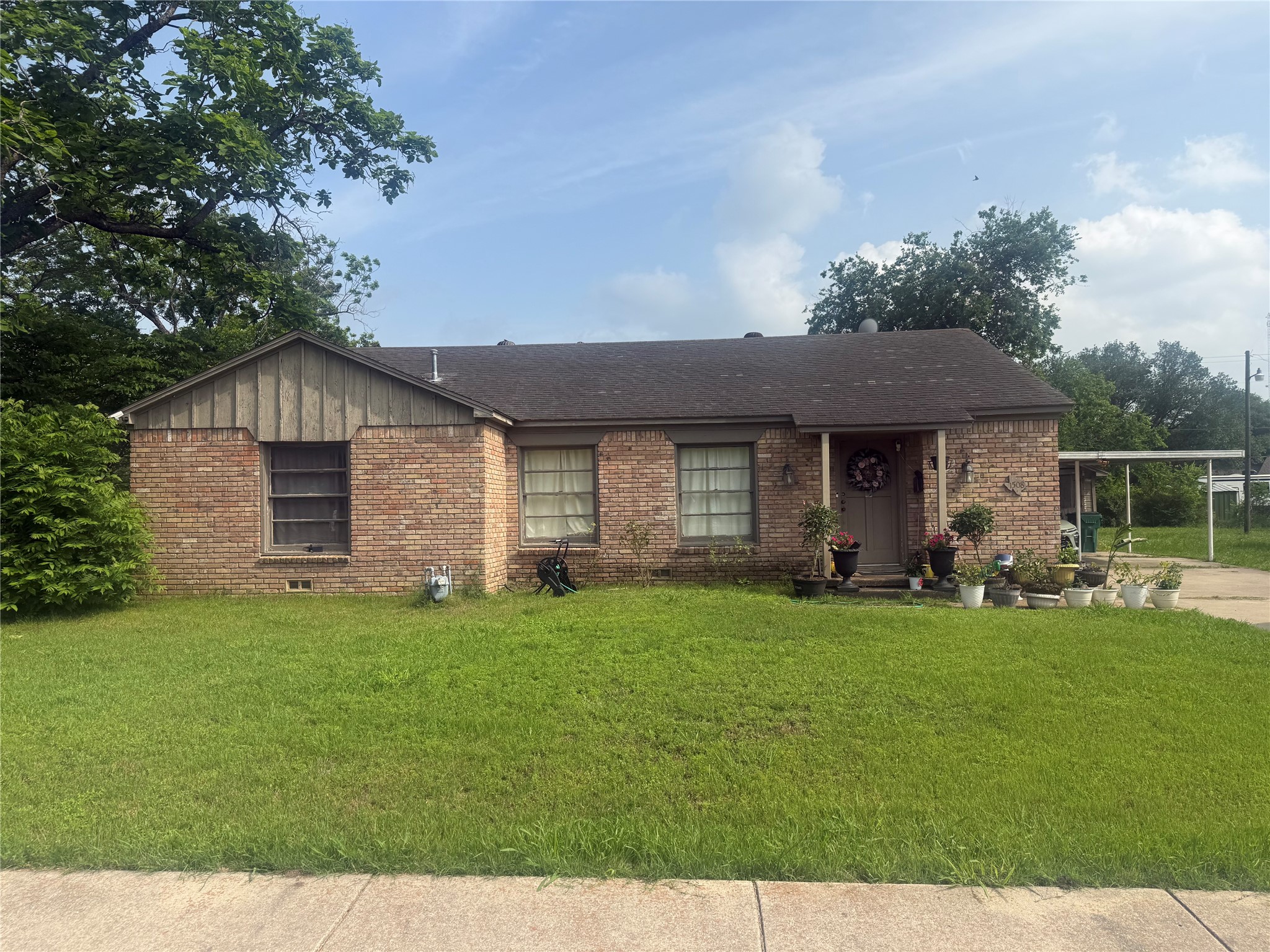 1508 E Texas Avenue Mart TX 76664
