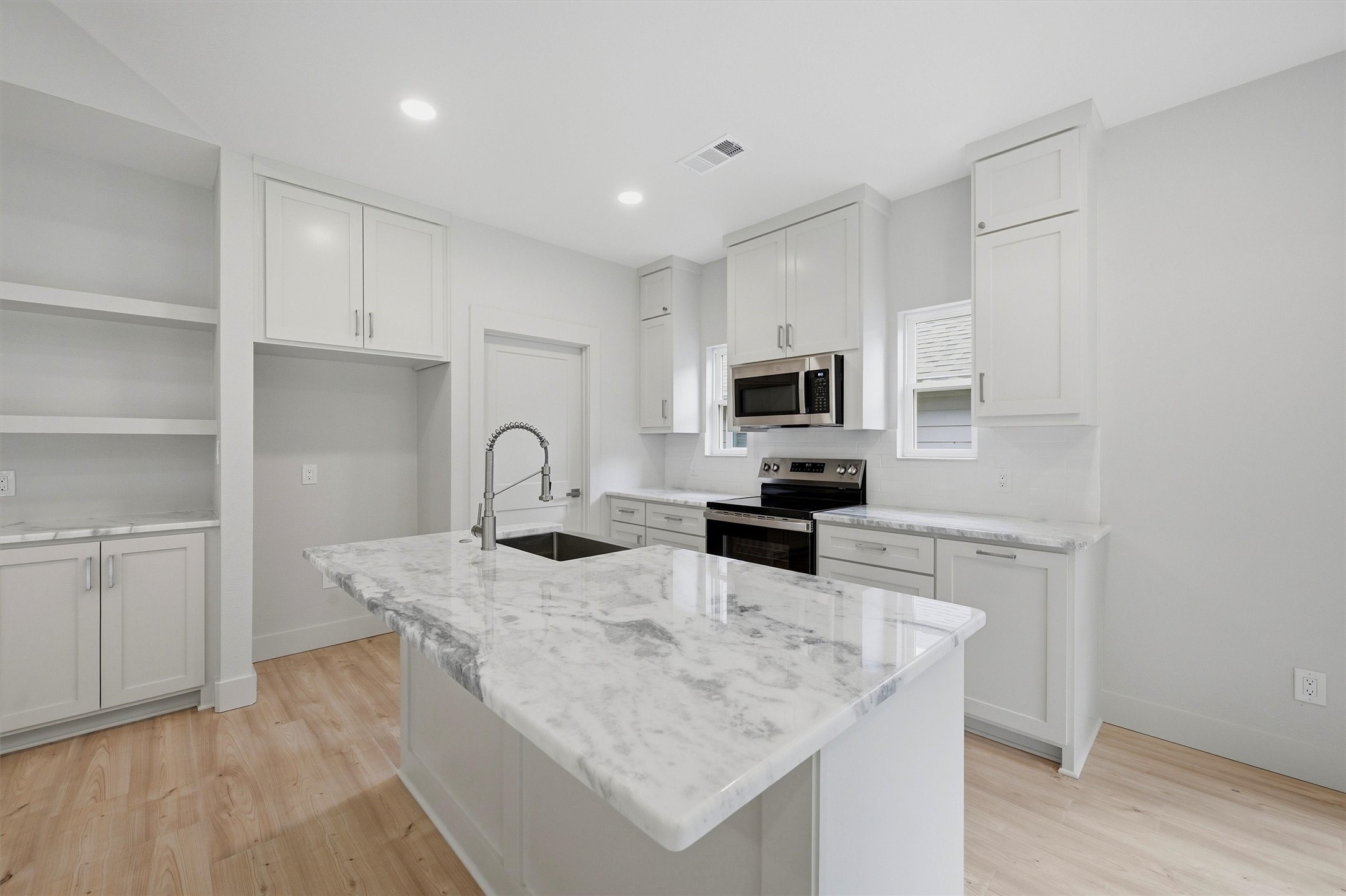 110 W Hull Street Denison TX 75021