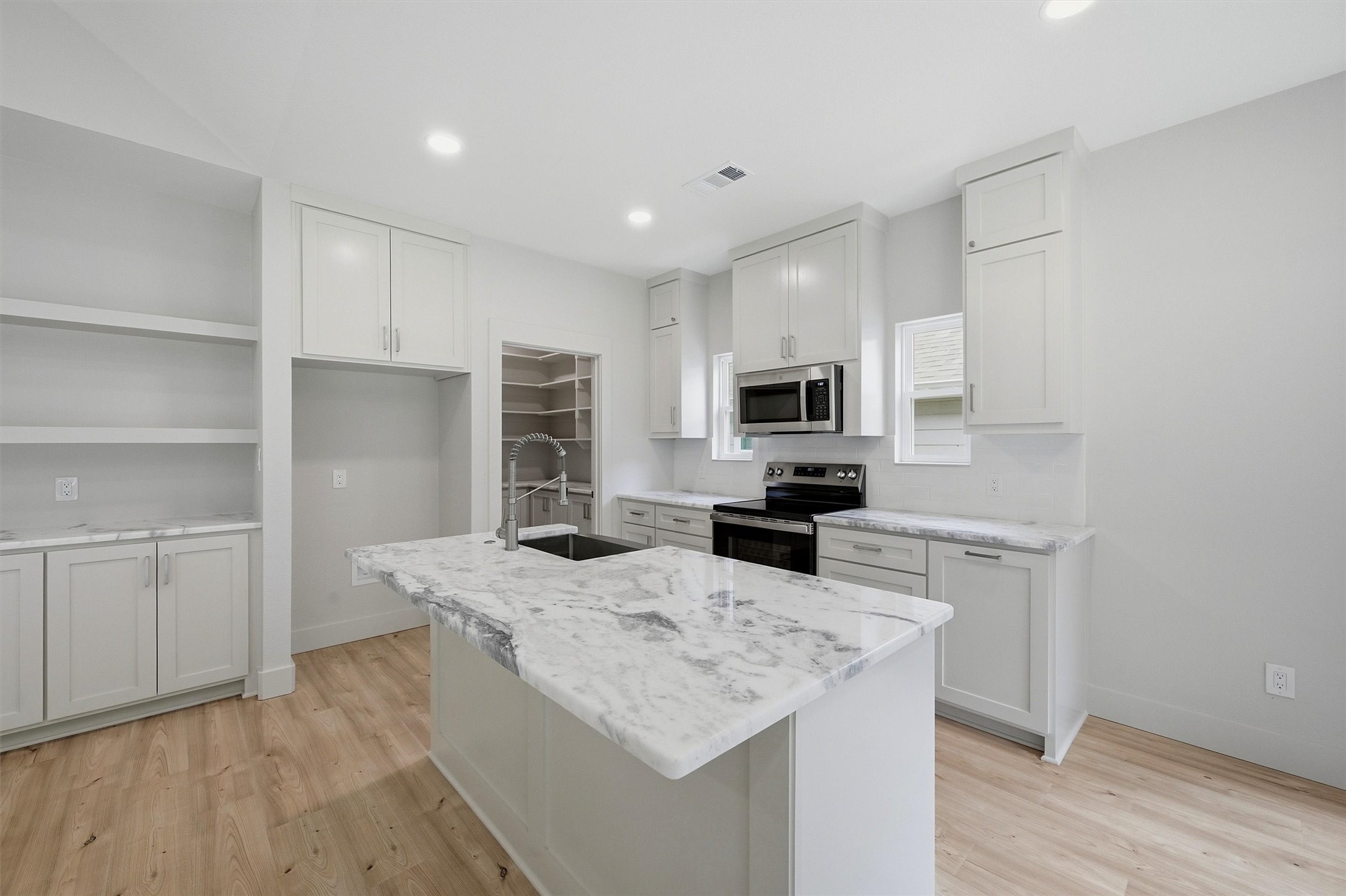 110 W Hull Street Denison TX 75021